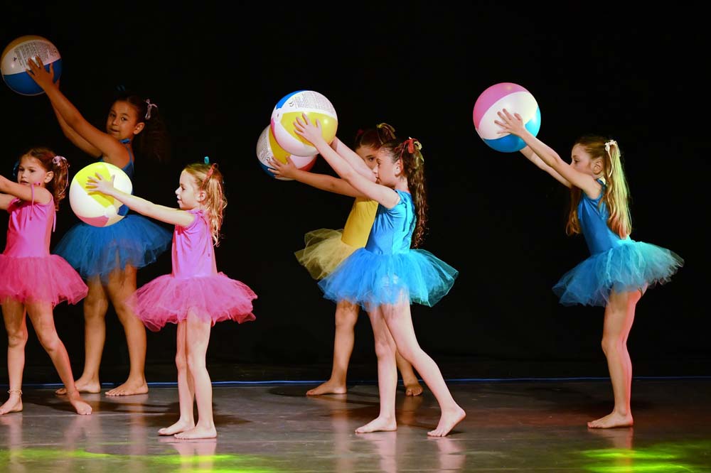 מחול יצירתי כדורין